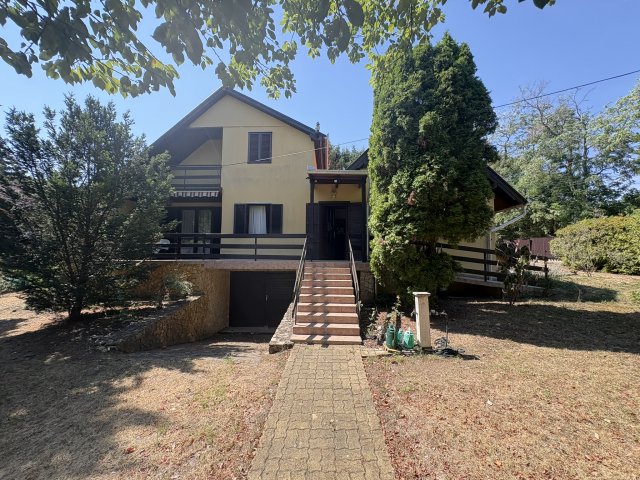 Eladó családi ház, Leányfaluban 104.9 M Ft, 5+1 szobás