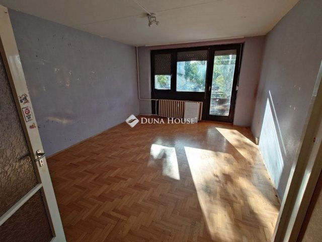 Eladó panellakás, Kecskeméten 54.9 M Ft, 3 szobás