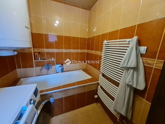 Eladó családi ház, Balatonszabadiban 89.9 M Ft, 5 szobás