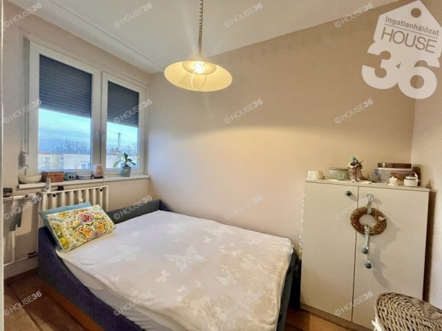 Eladó panellakás, Kecskeméten 53.5 M Ft, 3 szobás