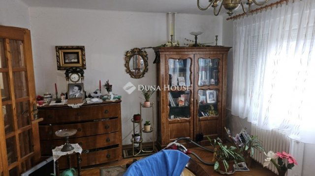 Eladó téglalakás, Székesfehérvárott 74 M Ft, 4 szobás