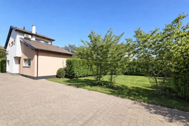 Eladó családi ház, Siófokon 123.9 M Ft, 5 szobás