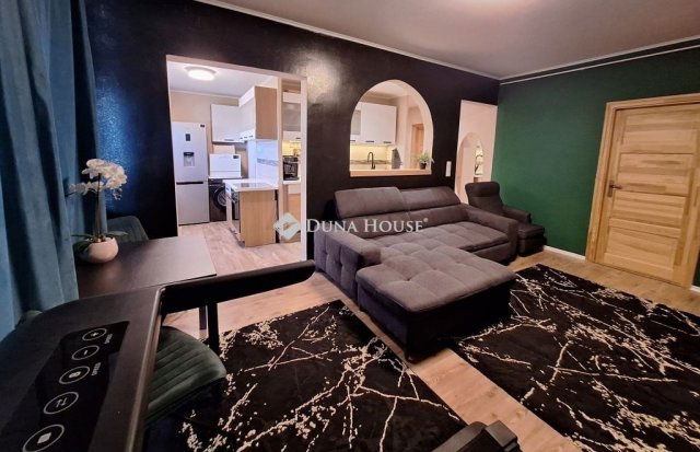 Eladó panellakás, Székesfehérvárott 62.9 M Ft, 4 szobás