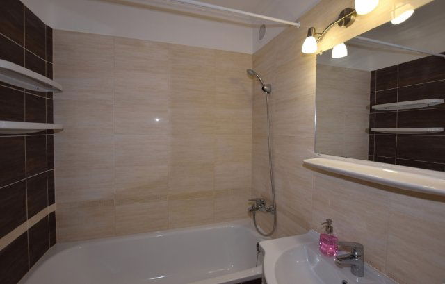 Kiadó panellakás, albérlet, Debrecenben 220 E Ft / hó