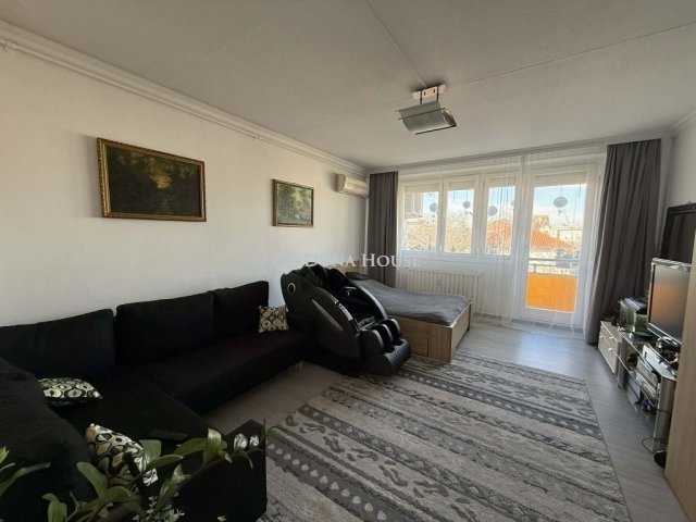 Eladó panellakás, Kecskeméten 58.5 M Ft, 3 szobás