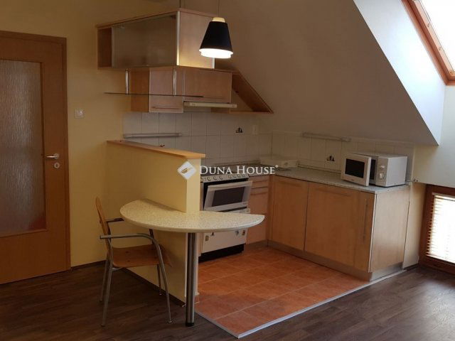 Kiadó téglalakás, albérlet, Pécsett 170 E Ft / hó, 1 szobás