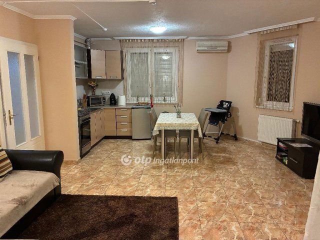 Eladó téglalakás, Gyulán 104 M Ft, 3+2 szobás