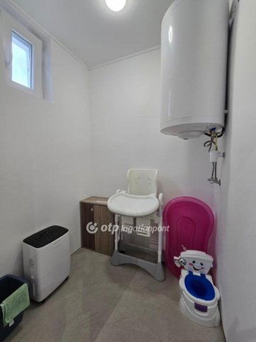 Eladó családi ház, Bakonyságon 51.9 M Ft, 2+1 szobás