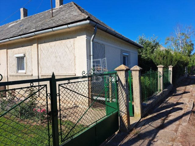 Eladó családi ház, Mezőzomboron 13.2 M Ft, 3 szobás
