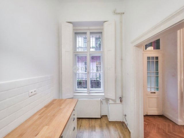 Eladó téglalakás, Budapesten, VII. kerületben 128 M Ft, 3 szobás