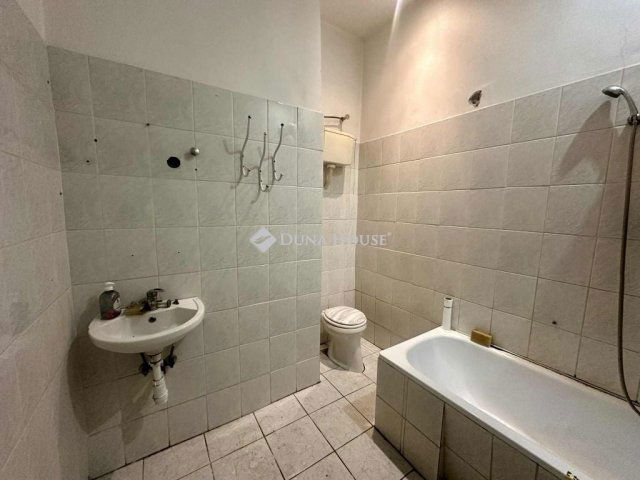 Eladó téglalakás, Budapesten, VII. kerületben 39.9 M Ft