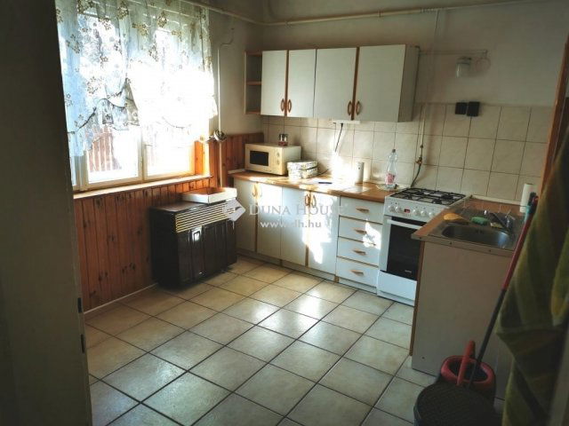 Eladó családi ház, Esztergomban 45 M Ft, 4 szobás