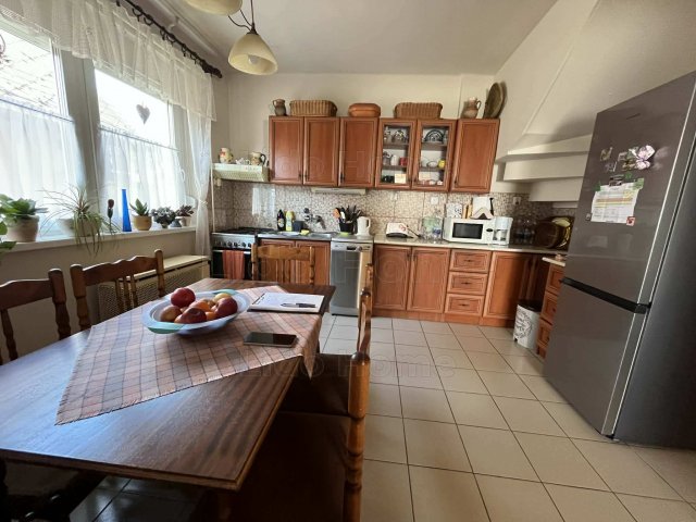 Eladó családi ház, Balatonbogláron 89 M Ft, 4+4 szobás