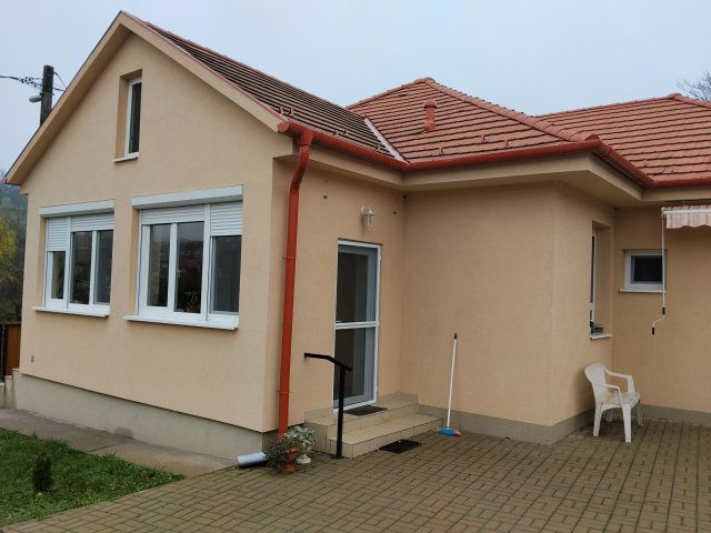 Eladó családi ház, Vácegresen 89.9 M Ft, 2 szobás