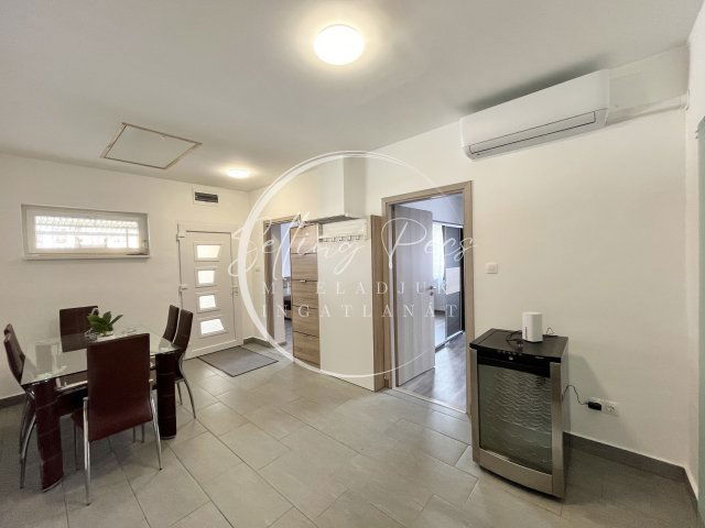 Kiadó családi ház, albérlet, Pécsett, Erdély utcában