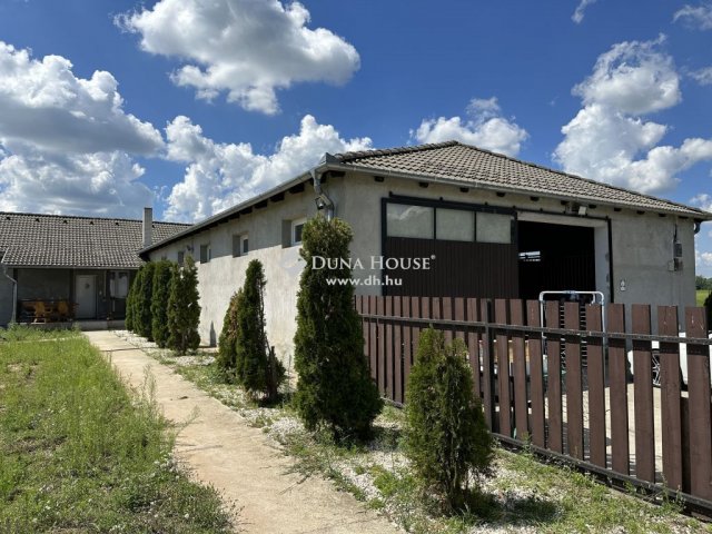 Eladó mezogazdasagi ingatlan, Monoron 200 M Ft