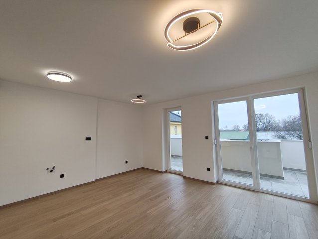 Eladó téglalakás, Komáromban, Vállalkozók útján 99 M Ft