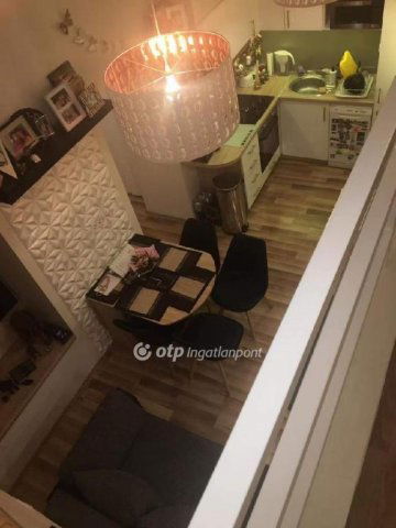 Eladó téglalakás, Budapesten, VIII. kerületben 84.9 M Ft