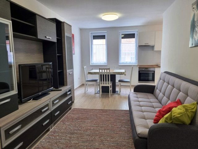 Kiadó téglalakás, albérlet, Pécsett 280 E Ft / hó, 3 szobás