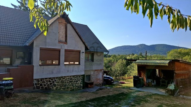 Eladó családi ház, Hosszúhetényen 68.99 M Ft, 4 szobás