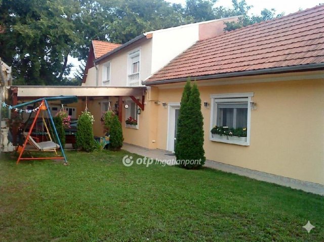Eladó családi ház, Debrecenben 175 M Ft, 4 szobás