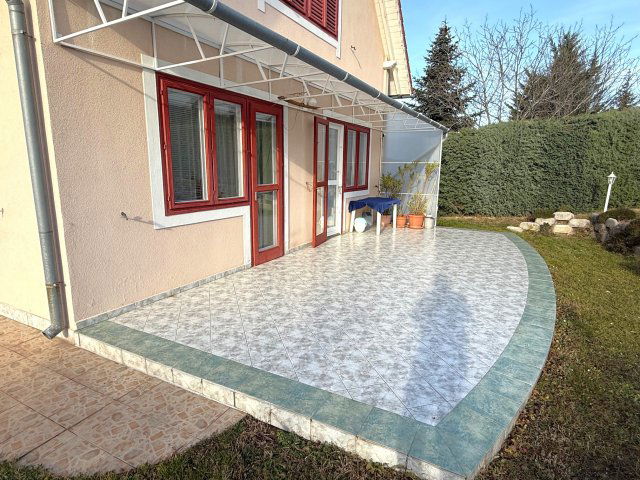 Eladó családi ház, Pécsett 114.9 M Ft, 4 szobás