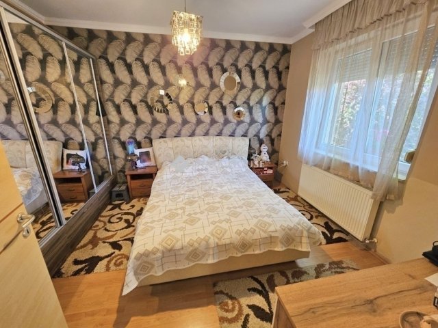 Eladó családi ház, Vecsésen 134.9 M Ft, 5 szobás