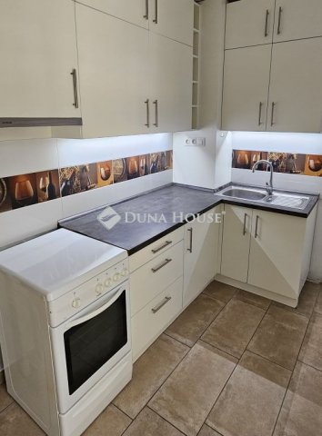 Eladó panellakás, Pécsett, Gyöngyös utcában 49.99 M Ft