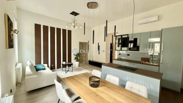 Eladó téglalakás, Budapesten, VI. kerületben 120 M Ft, 3 szobás