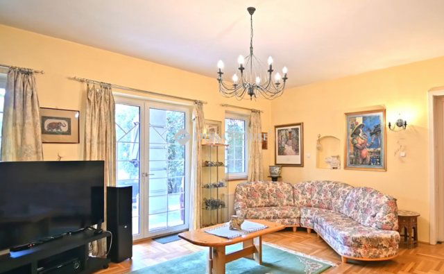 Eladó családi ház, Telkin 590 M Ft, 7 szobás