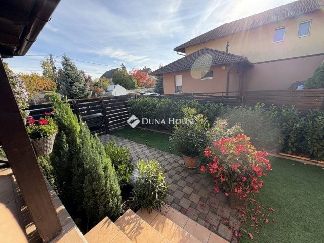 Eladó téglalakás, Székesfehérvárott 104.9 M Ft, 3 szobás