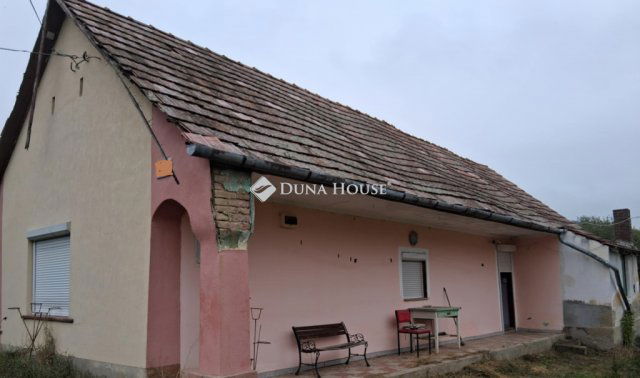 Eladó családi ház, Magyarkeszin 10 M Ft, 2 szobás