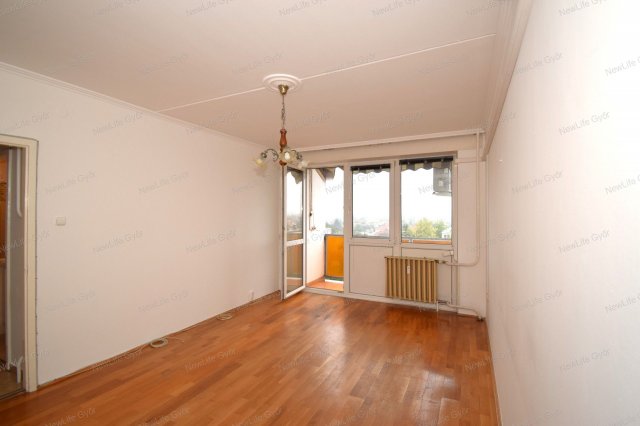 Eladó panellakás, Mosonmagyaróváron 45.99 M Ft, 2+1 szobás