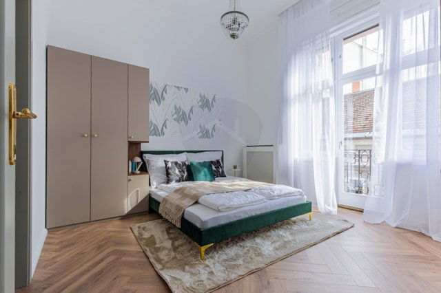 Eladó téglalakás, Budapesten, VI. kerületben 185 M Ft, 4 szobás