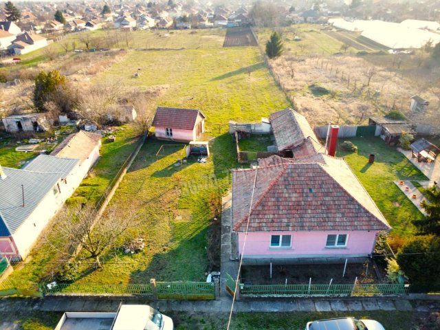 Eladó családi ház, Hevesen 15 M Ft, 2 szobás