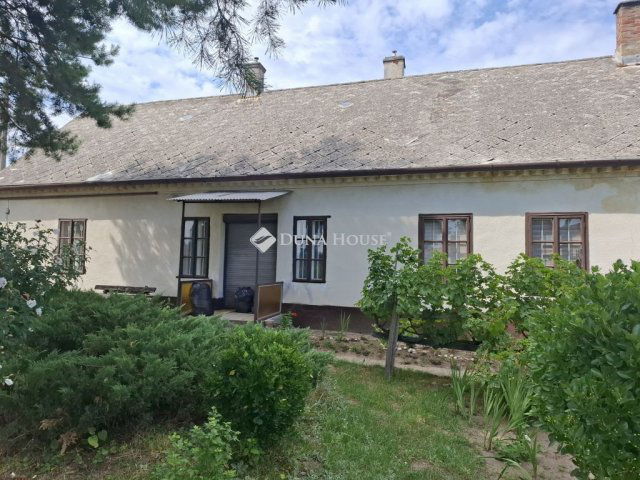 Eladó családi ház, Kadarkúton 39 M Ft, 3 szobás