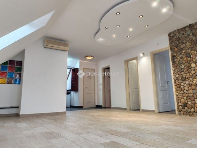 Eladó családi ház, Gödöllőn 134 M Ft, 4+2 szobás