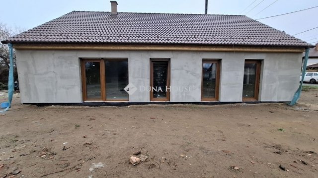 Eladó családi ház, Erdőkertesen 105 M Ft, 4 szobás