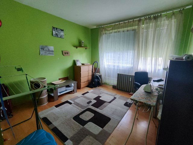 Eladó panellakás, Pécsett 40.9 M Ft, 2+1 szobás
