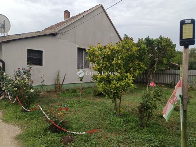 Eladó családi ház, Pilisen 24.9 M Ft, 2 szobás