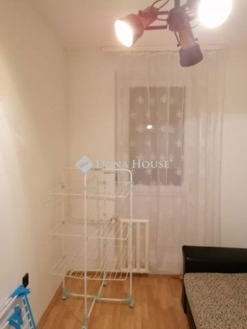 Eladó panellakás, Pécsett 34.9 M Ft, 1+1 szobás