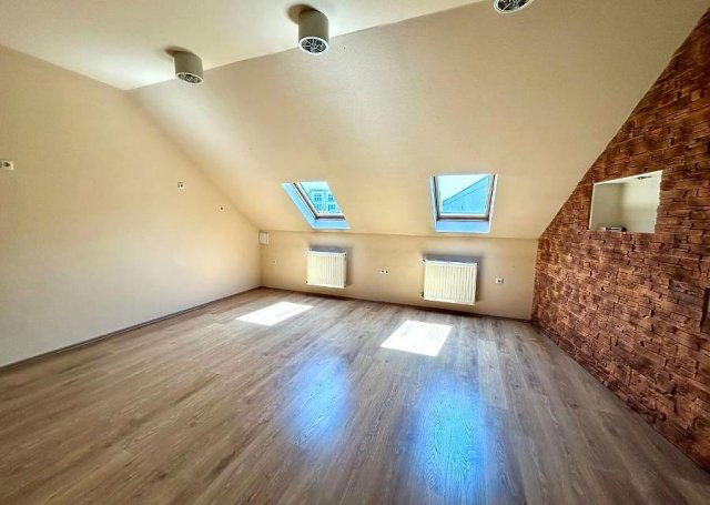 Eladó téglalakás, Budapesten, XX. kerületben 69.9 M Ft, 4 szobás