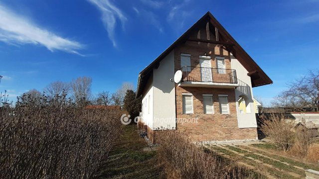 Eladó nyaraló, Siófokon 73 M Ft, 4 szobás / költözzbe.hu