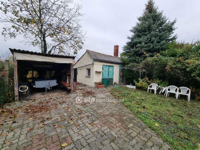 Eladó családi ház, Pápán 42.5 M Ft, 2+1 szobás