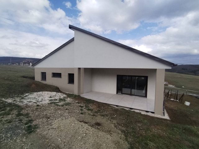 Eladó családi ház, Szendehelyen 103.9 M Ft, 5 szobás