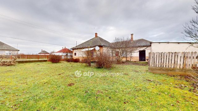 Eladó családi ház, Napkoron 26.4 M Ft, 2 szobás