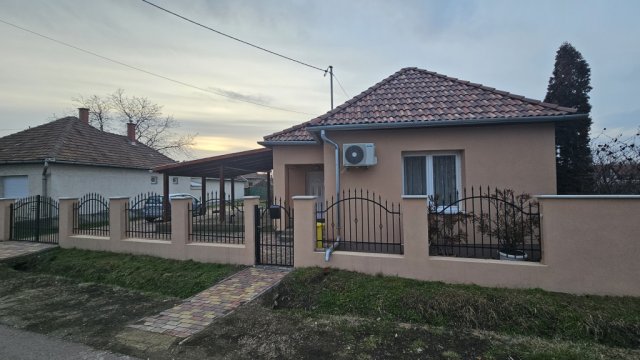 Eladó családi ház, Jászárokszálláson 26.99 M Ft, 2 szobás