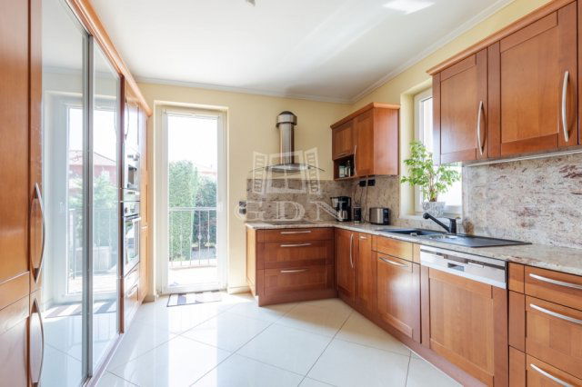 Eladó családi ház, Csömörön 299.99 M Ft, 5+1 szobás