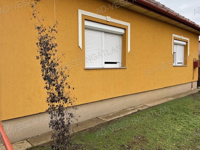 Eladó családi ház, Nyáregyházán 49 M Ft, 2 szobás