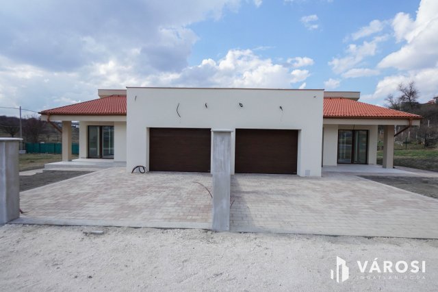 Eladó ikerház, Tinnyén 124.9 M Ft, 4 szobás